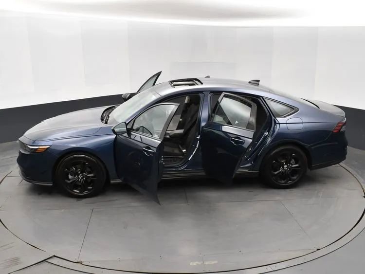 Used 2025 Honda Accord SE image 7