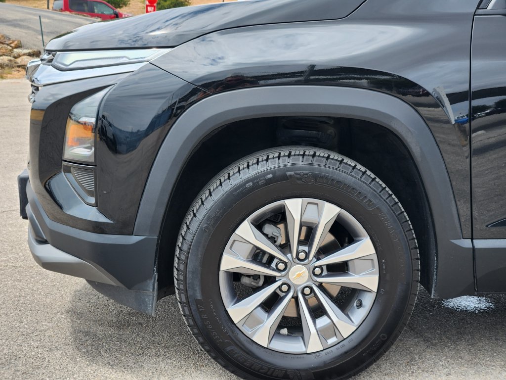 Used 2026 Chevrolet Equinox LT AWD/4WD image 9