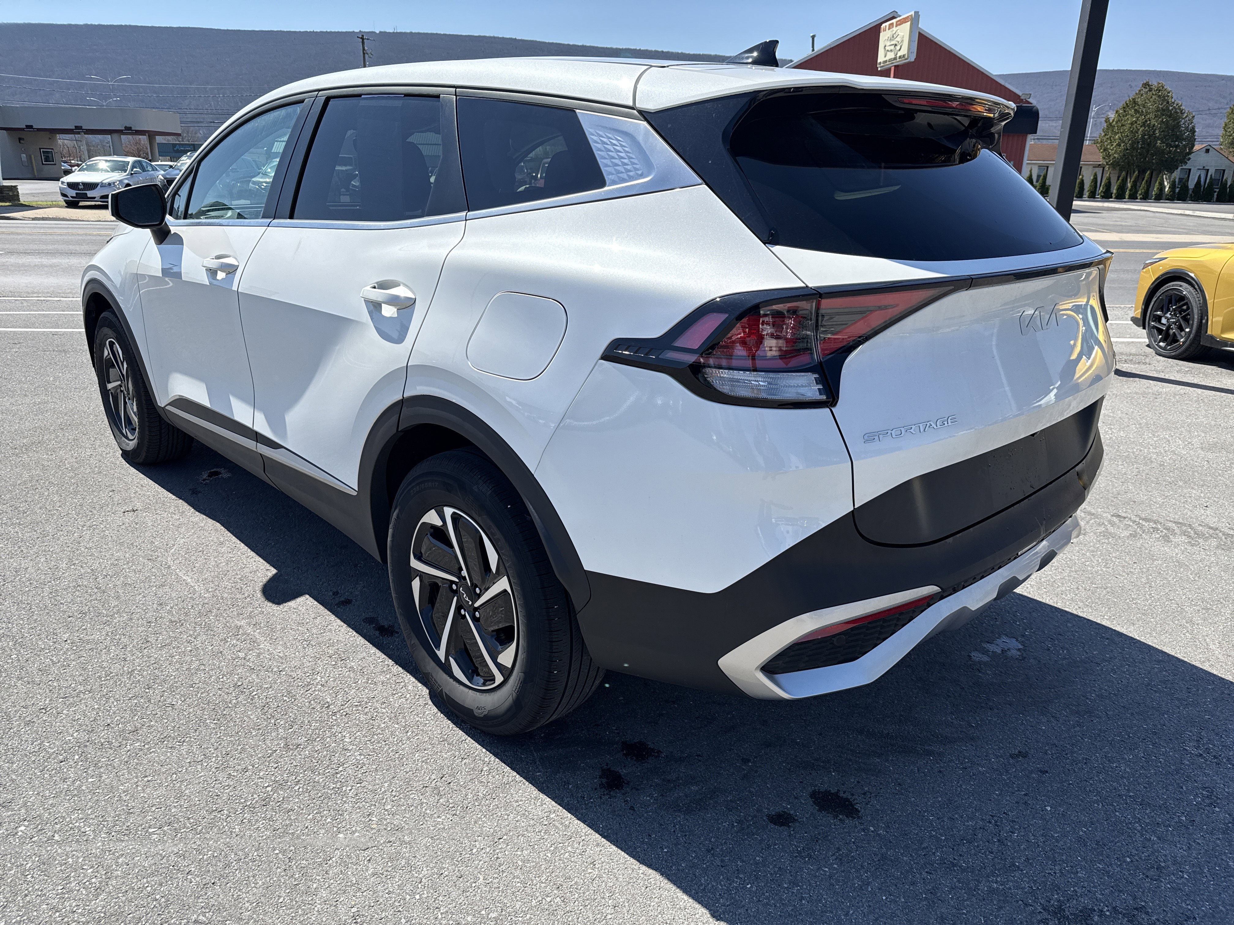 Used 2023 Kia Sportage LX image 6