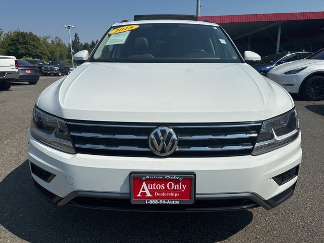 Used 2018 Volkswagen Tiguan SE w/ Panoramic Sunroof Package image 2