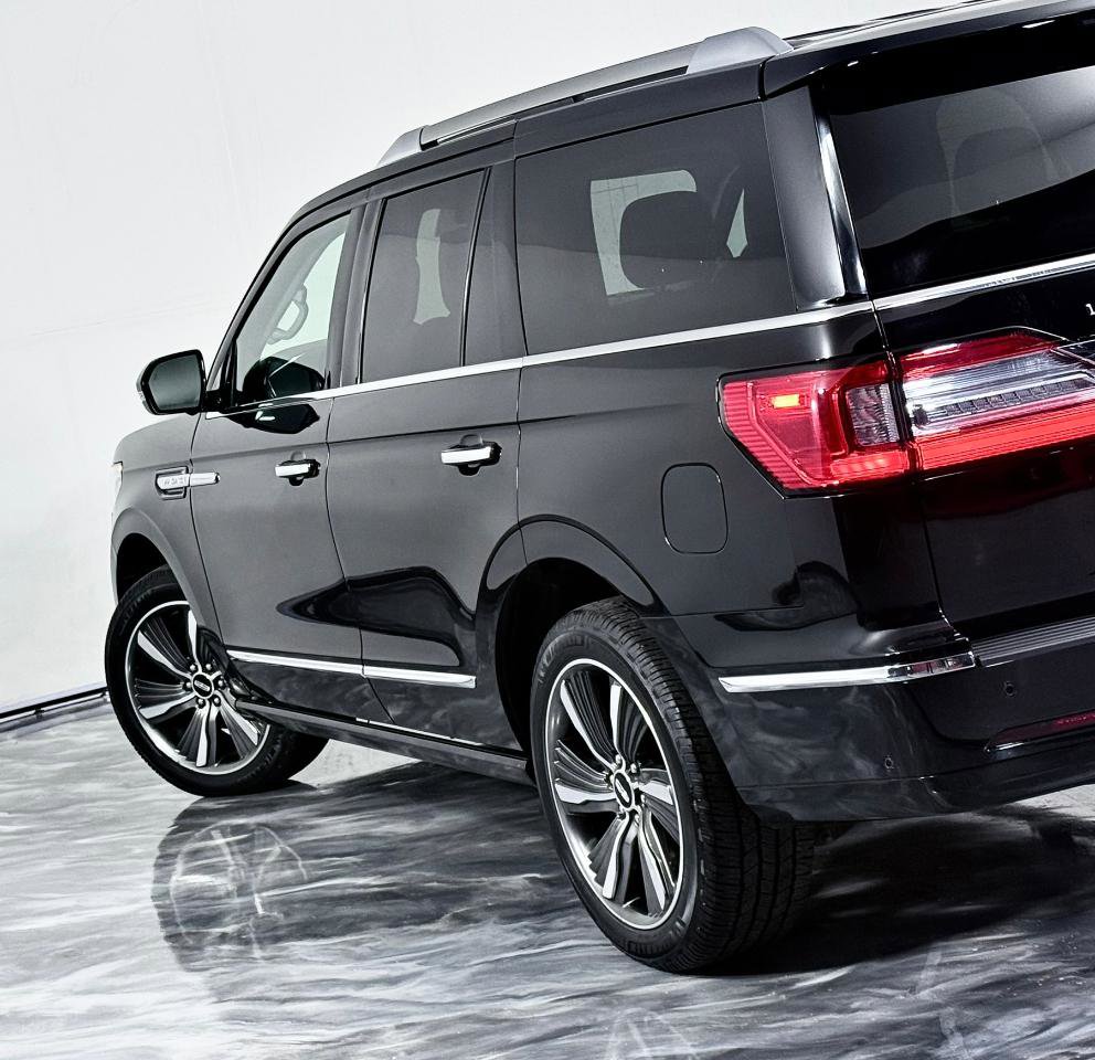 Used 2019 Lincoln Navigator Reserve image 13
