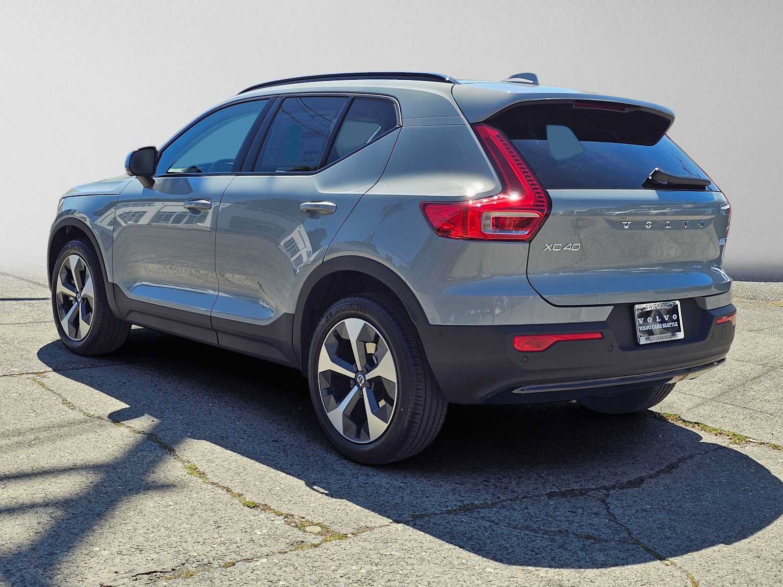 New 2026 Volvo XC40 B5 Plus w/ Protection Package Premier AWD/4WD image 5