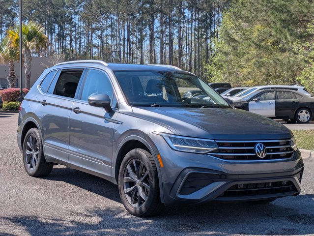 Used 2022 Volkswagen Tiguan SE image 3