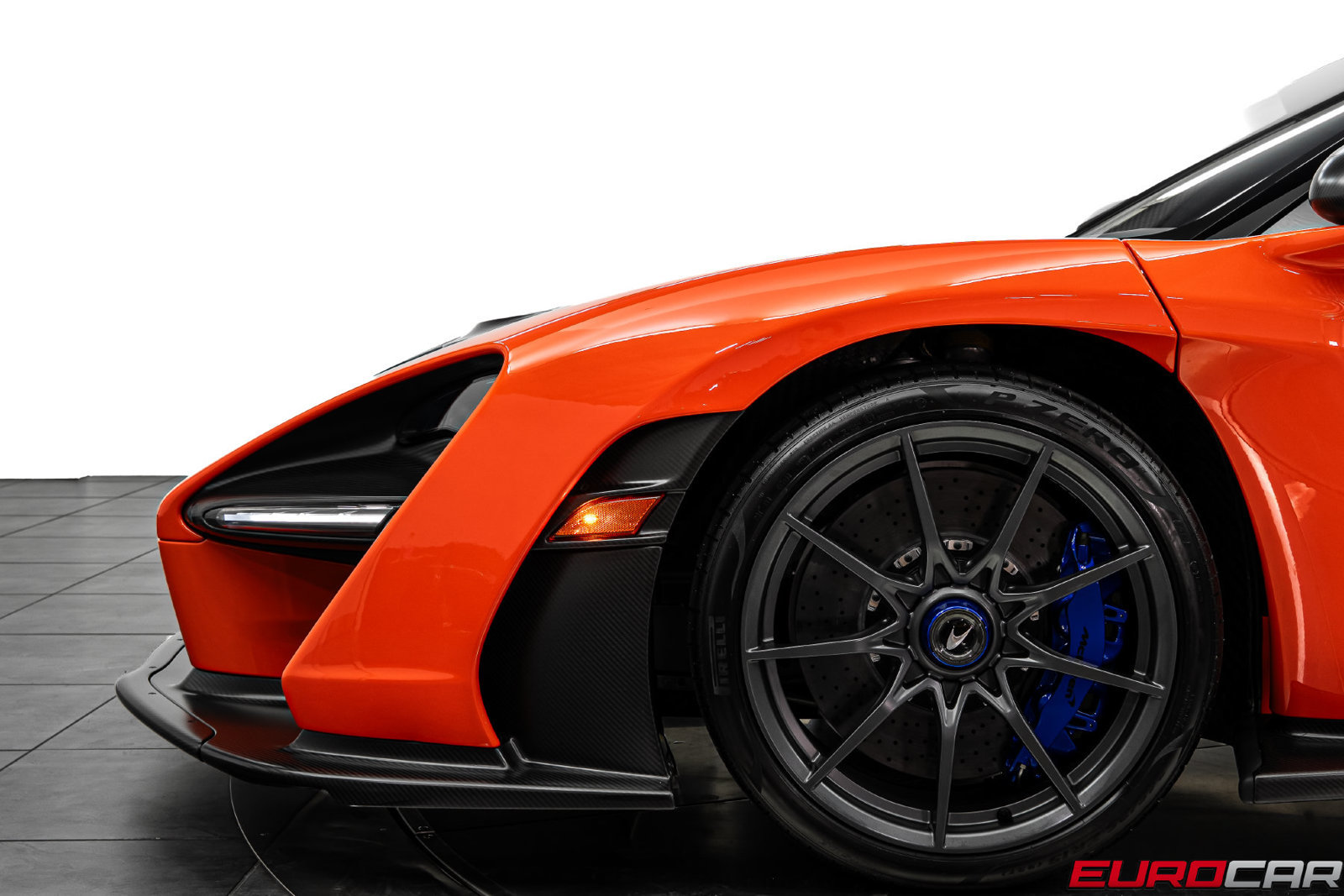 Used 2019 McLaren Senna RWD image 21