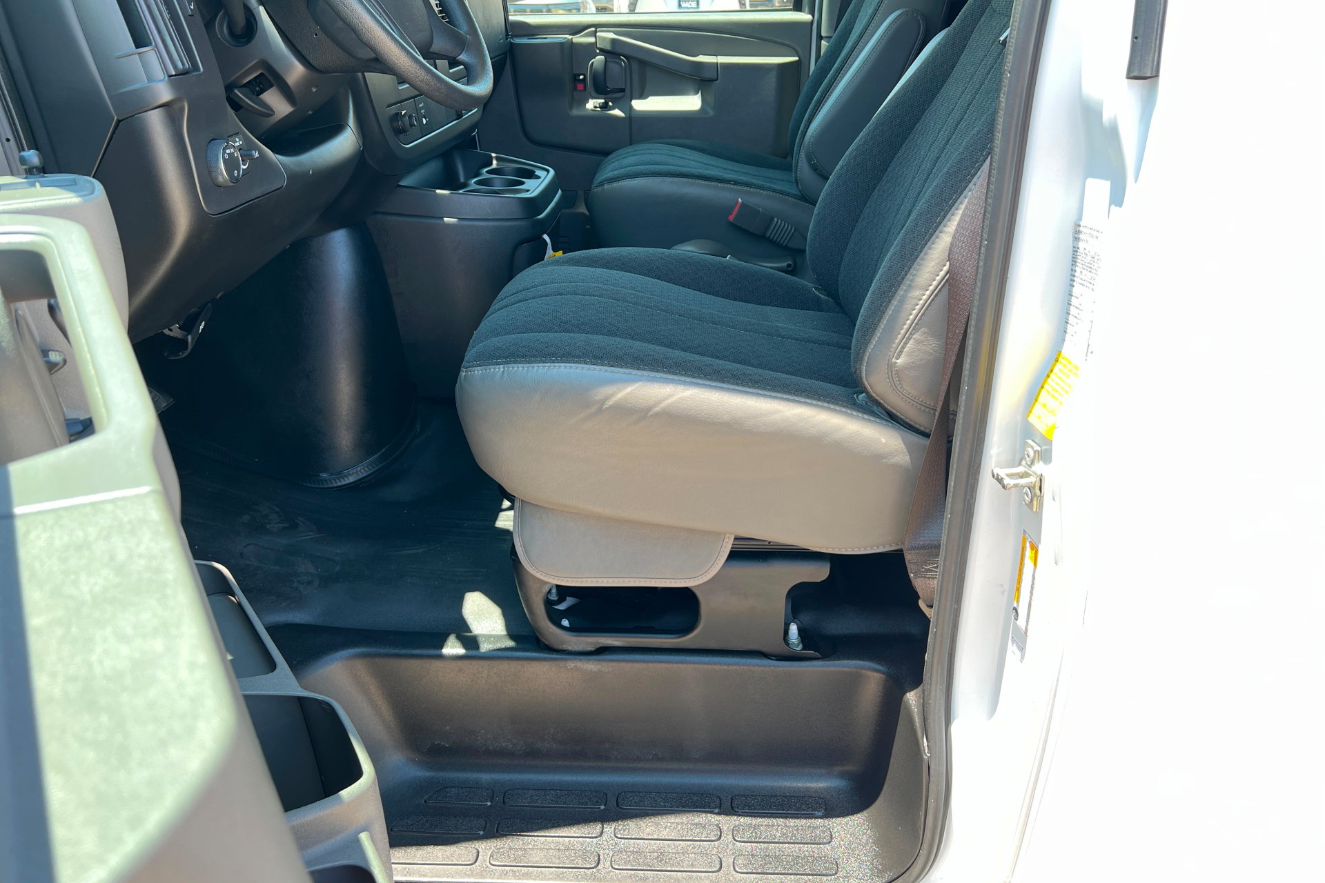Used 2024 Chevrolet Express 2500 w/ Driver Convenience Package RWD image 14