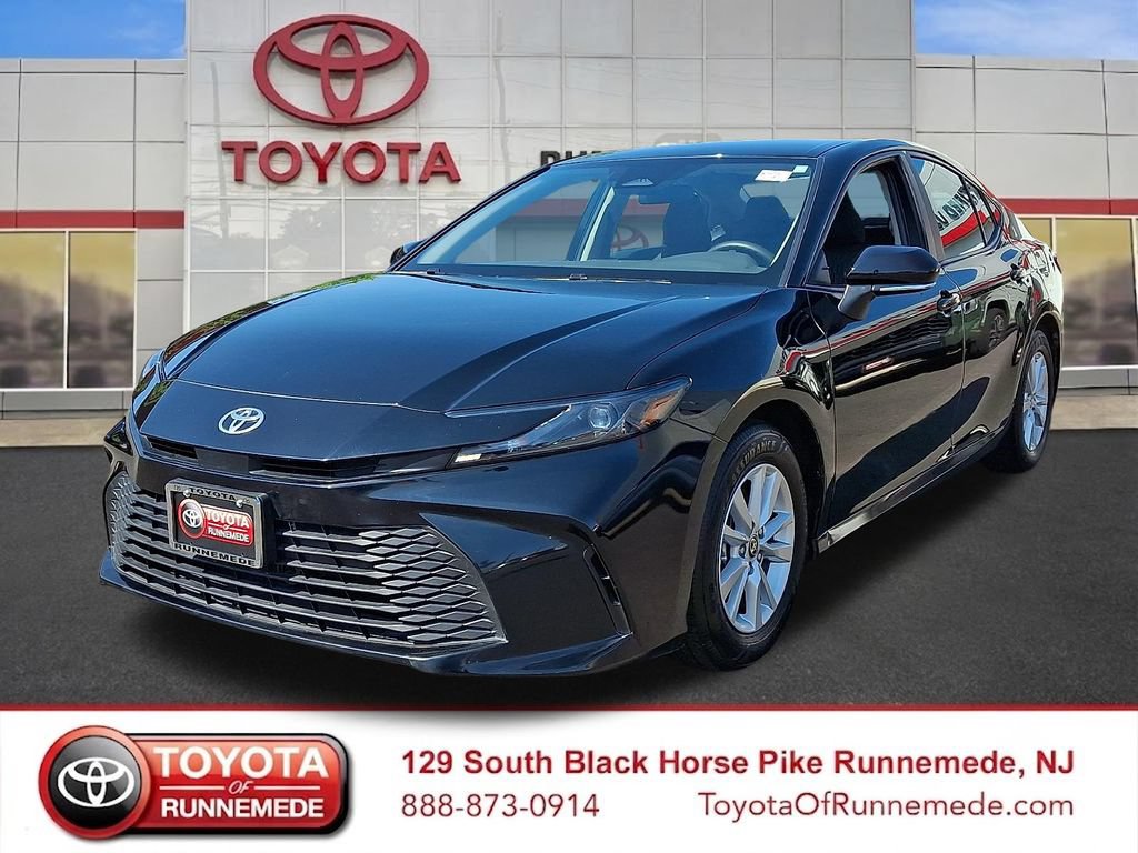 Used 2025 Toyota Camry LE FWD image 3