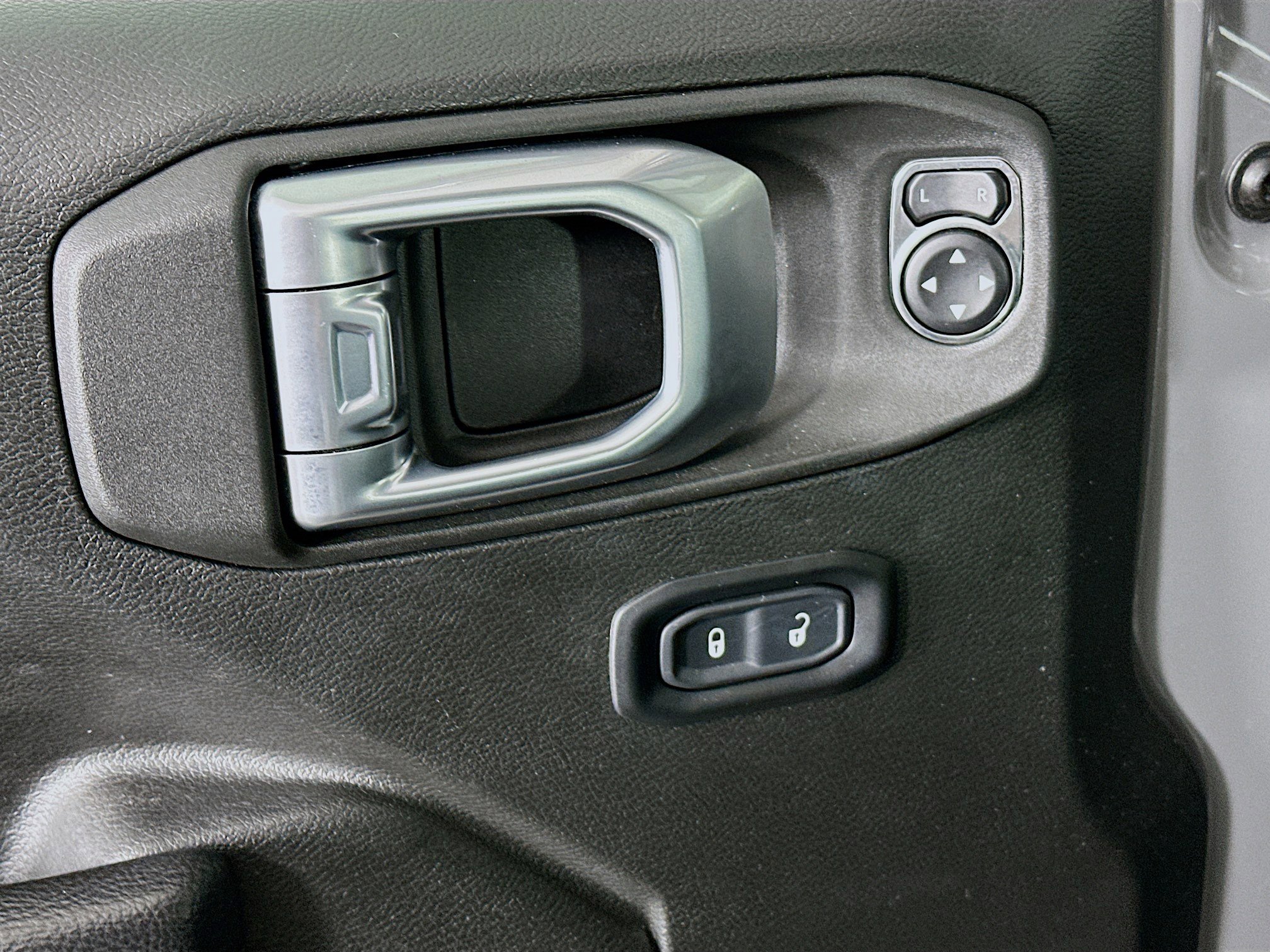 Used 2023 Jeep Wrangler Unlimited w/ Cold Weather Group image 15