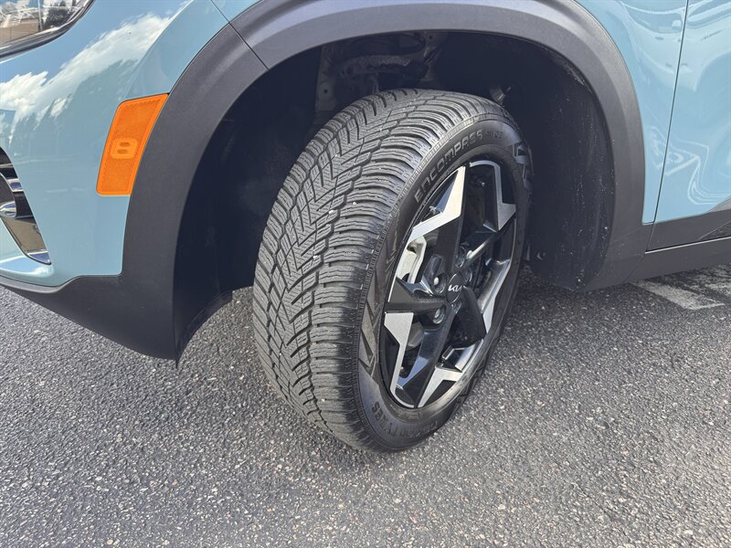 Used 2025 Kia Seltos S AWD/4WD image 9