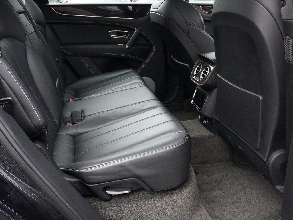 Used 2019 Bentley Bentayga AWD/4WD image 33