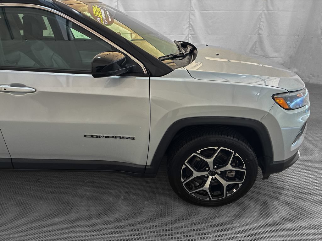Used 2025 Jeep Compass Limited AWD/4WD image 9