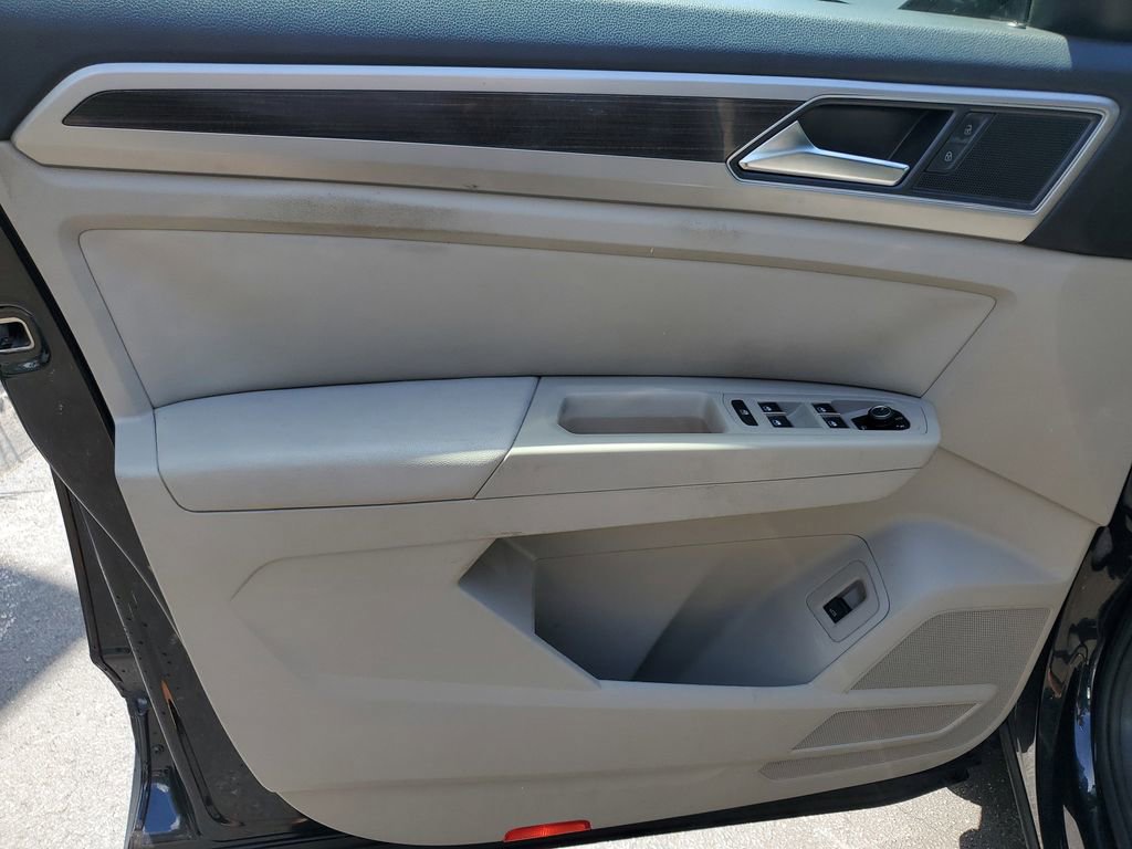 Used 2018 Volkswagen Atlas SEL FWD image 19