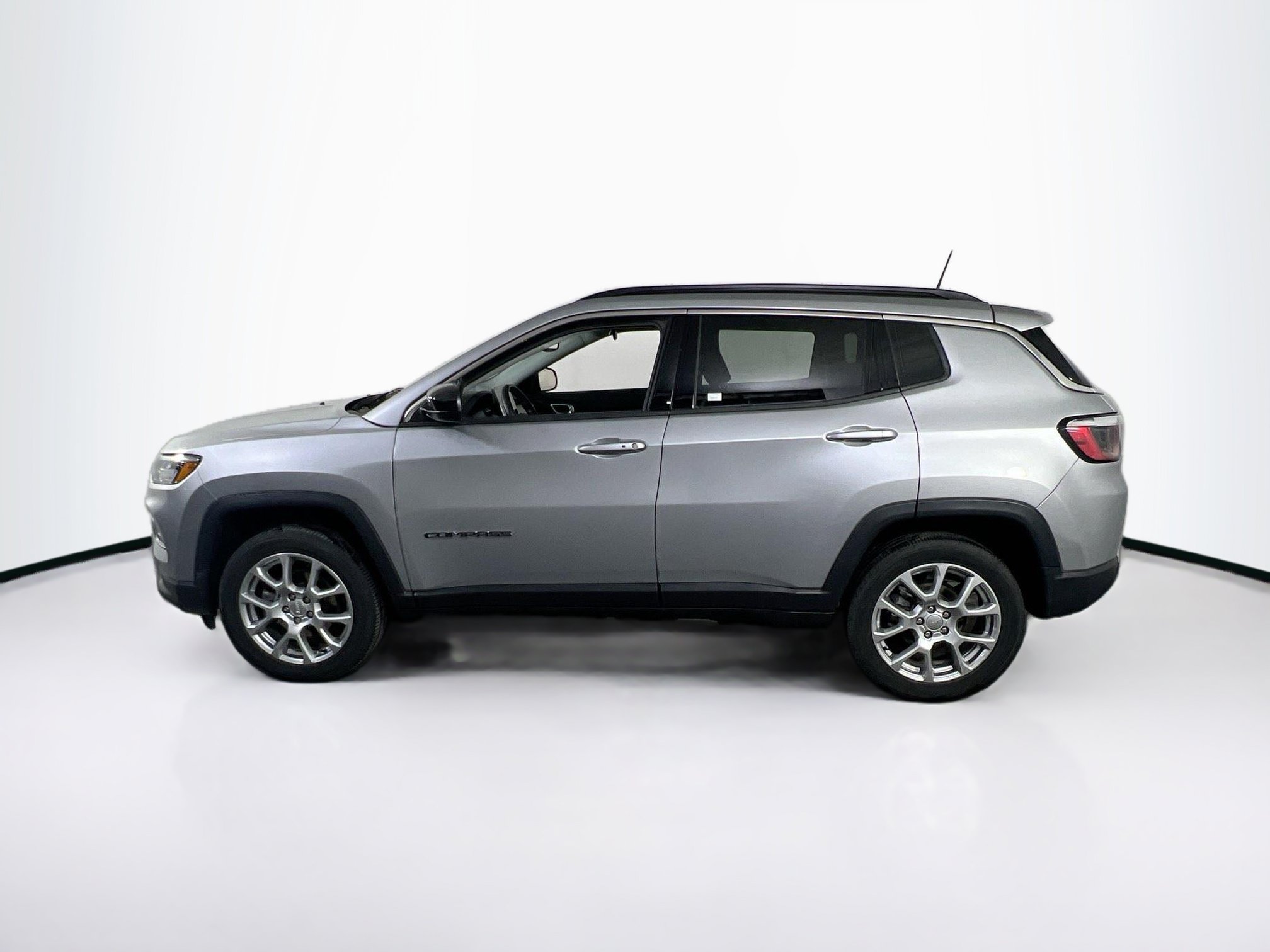 Used 2022 Jeep Compass Latitude AWD/4WD image 8
