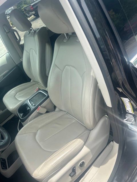 Used 2017 Chrysler Pacifica Touring-L Plus w/ Advanced Safetytec Group FWD image 14