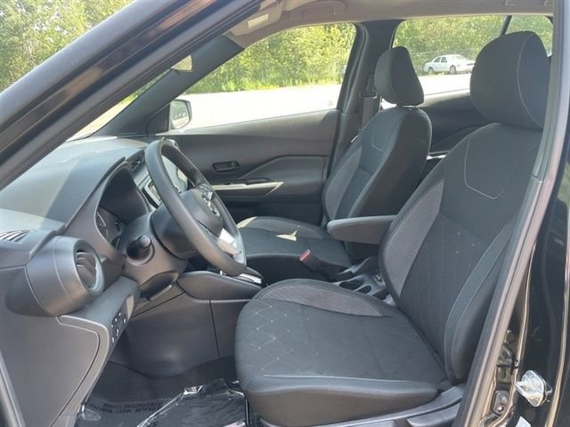 Used 2020 Nissan Kicks S image 9