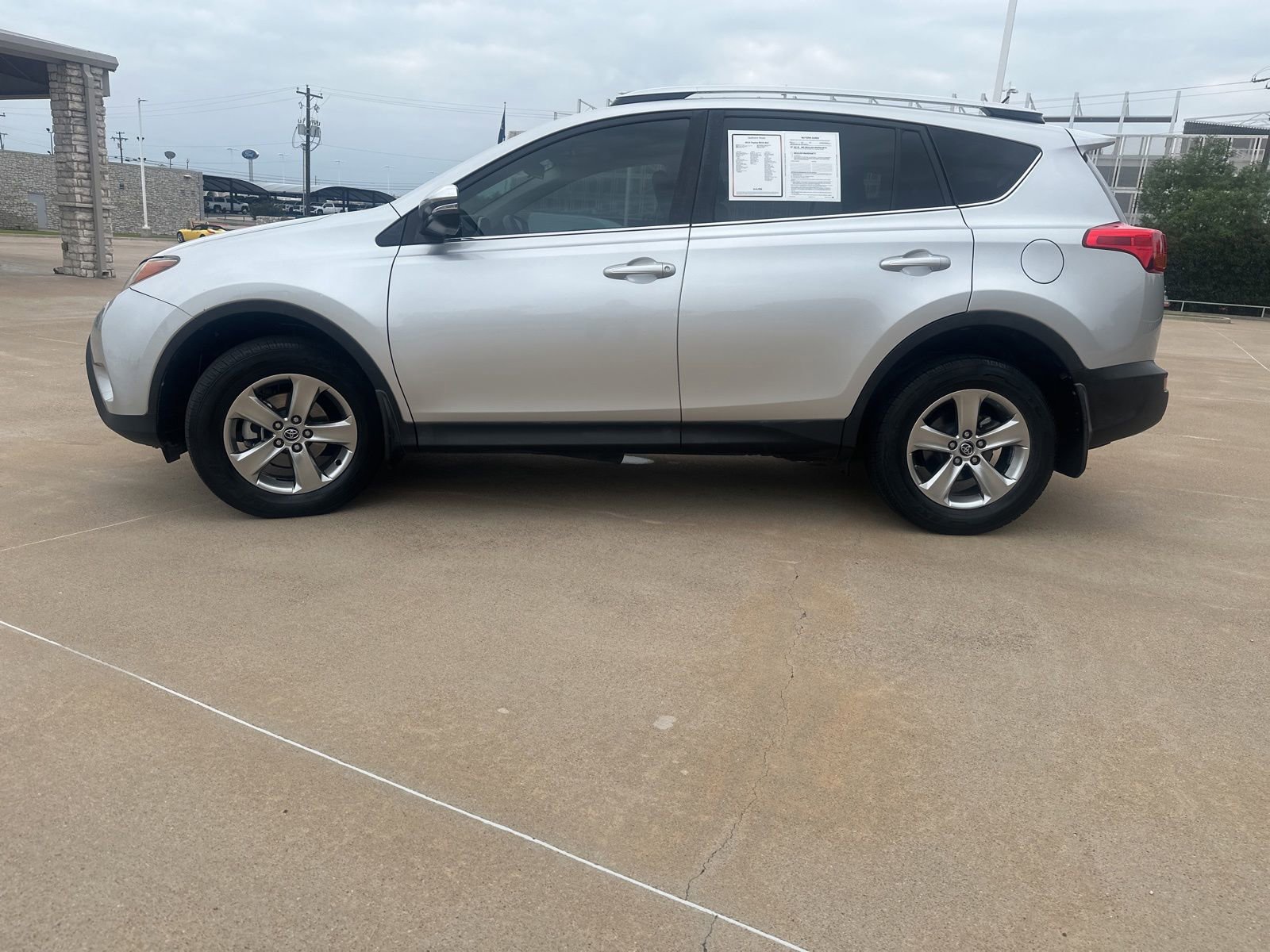 Used 2015 Toyota RAV4 XLE AWD/4WD image 2