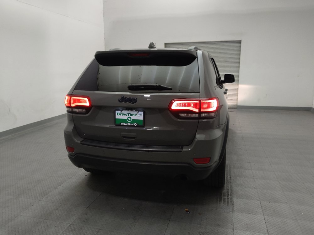 Used 2020 Jeep Grand Cherokee Laredo RWD image 7