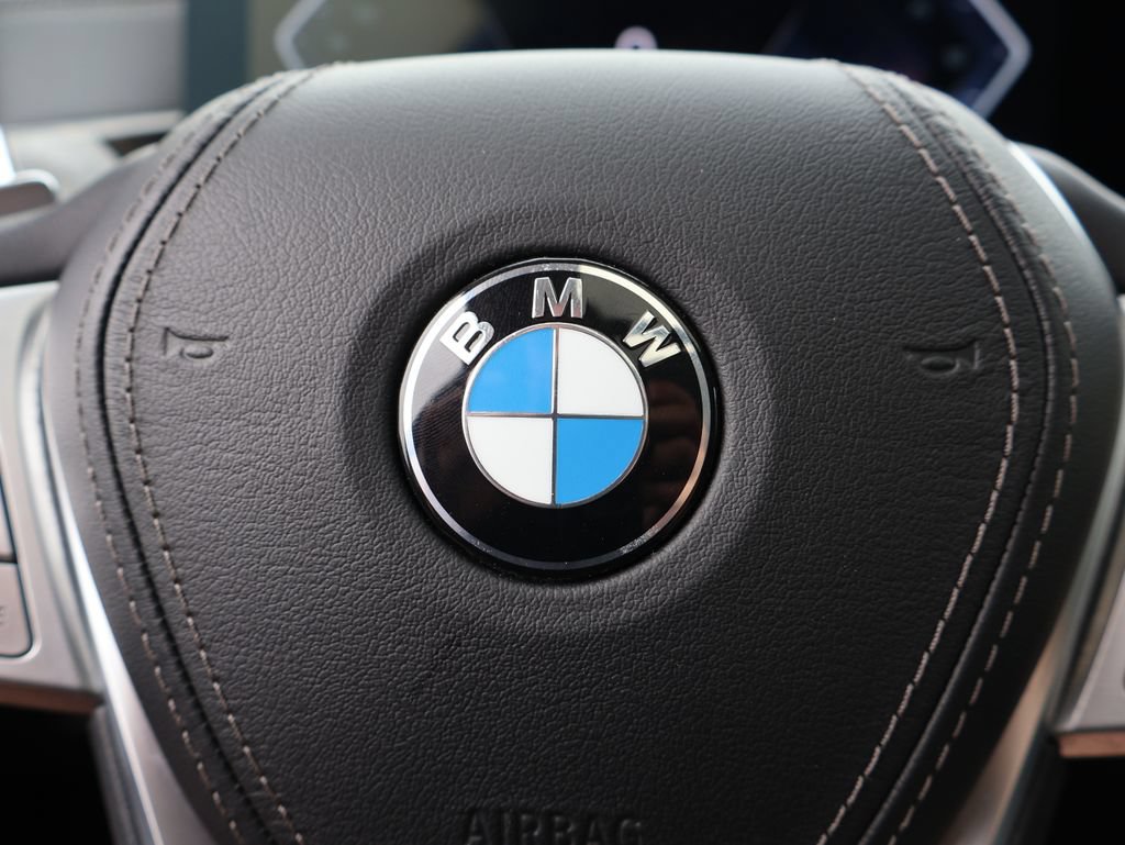 Used 2025 BMW X7 xDrive40i AWD/4WD image 29