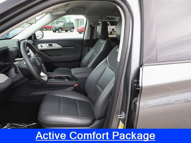 Certified 2025 Ford Explorer Active w/ Active Comfort Package AWD/4WD image 3