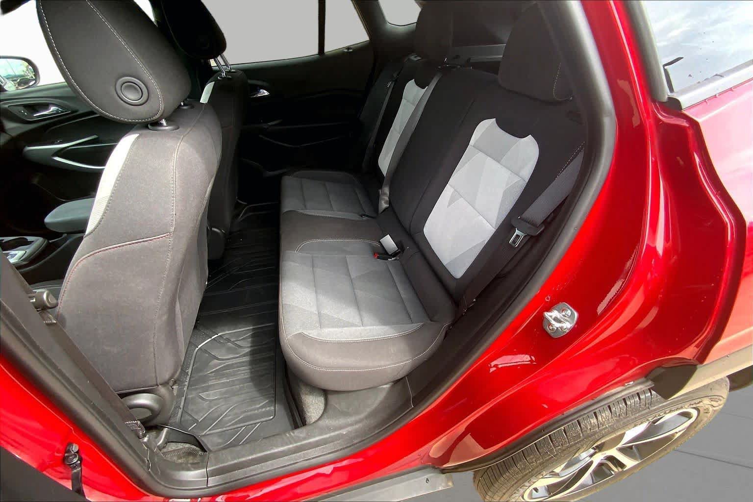Used 2026 Chevrolet Trax RS w/ Sunroof Package FWD image 20