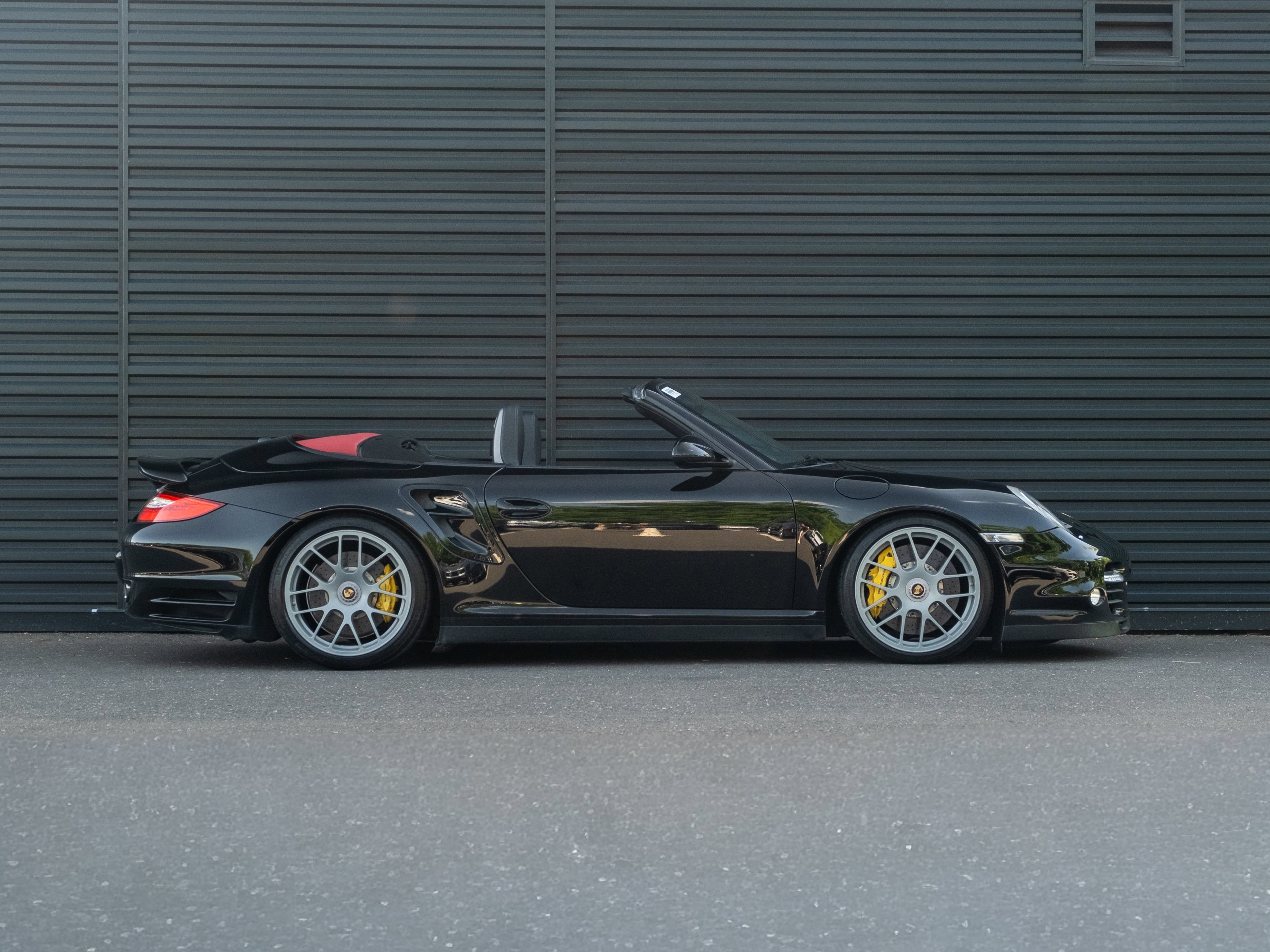 Used 2011 Porsche 911 Turbo S AWD/4WD image 9