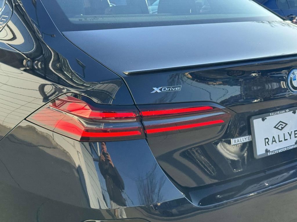 Used 2026 BMW 550e xDrive image 10