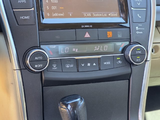 Used 2016 Toyota Camry XLE FWD image 18