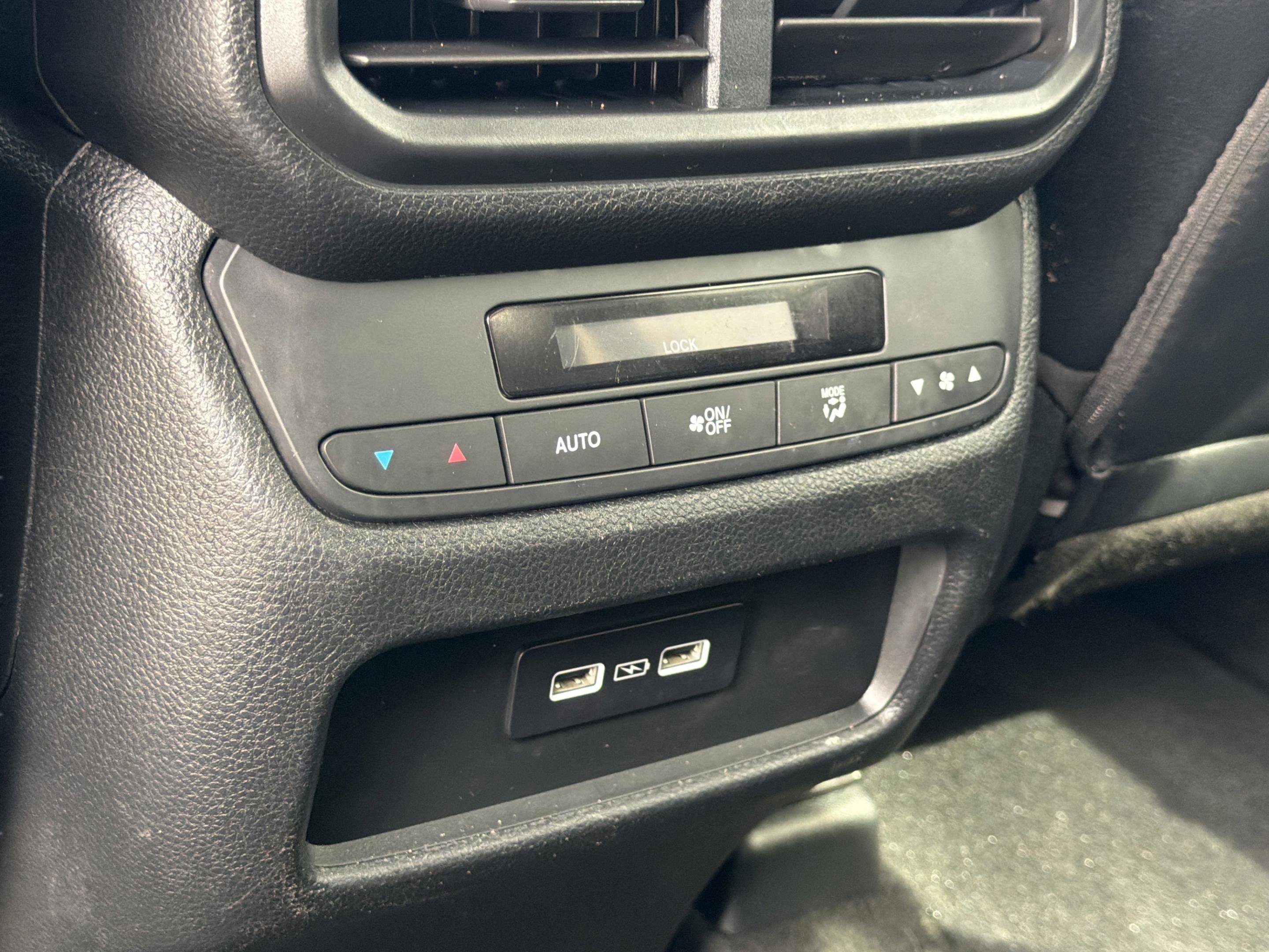 Used 2023 Honda Pilot Touring image 11