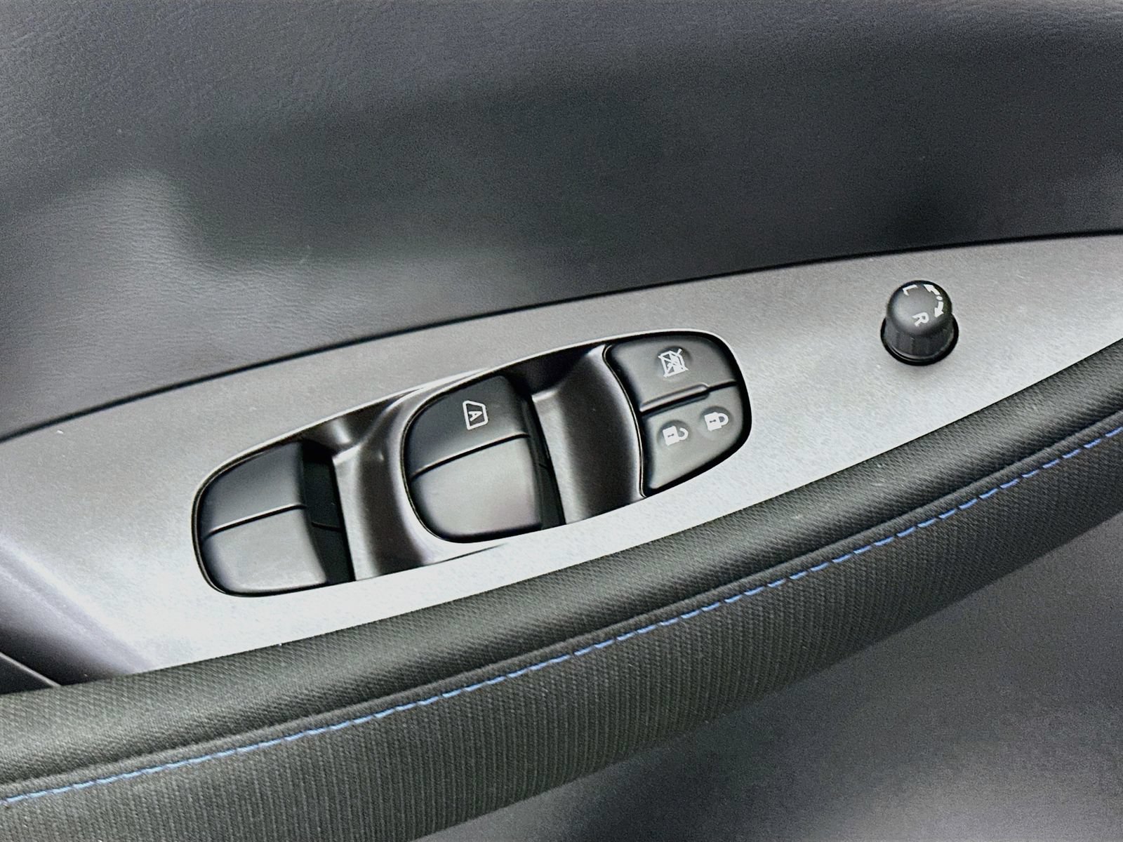 Used 2023 Nissan Leaf S FWD image 17
