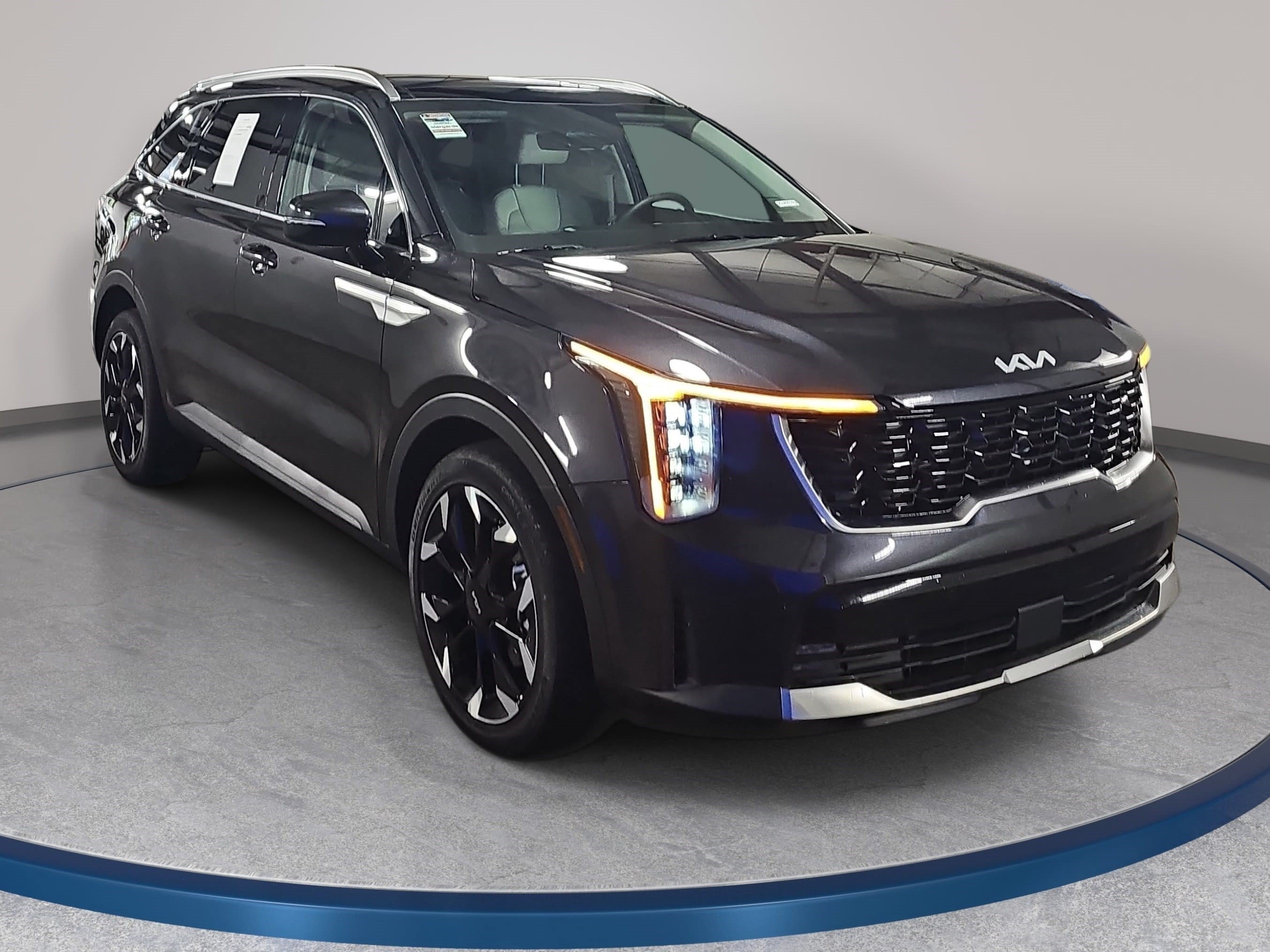 Used 2025 Kia Sorento EX w/ Panoramic Sunroof Package FWD image 3