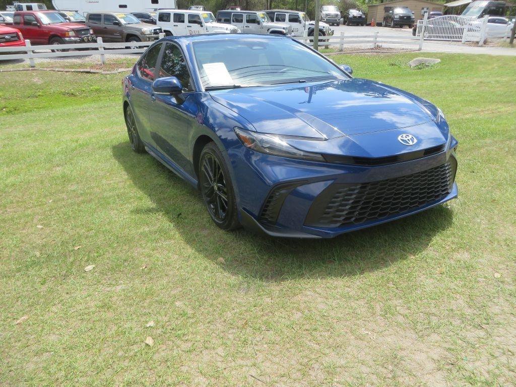 Used 2025 Toyota Camry SE FWD image 4
