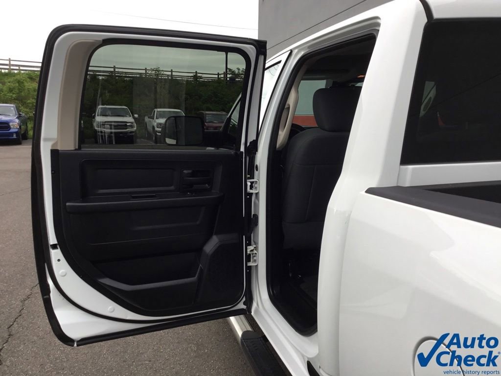 Used 2015 RAM 3500 Tradesman w/ Chrome Appearance Group image 32