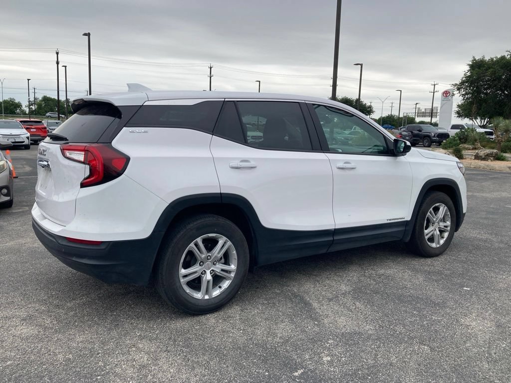 Used 2024 GMC Terrain SLE FWD image 5