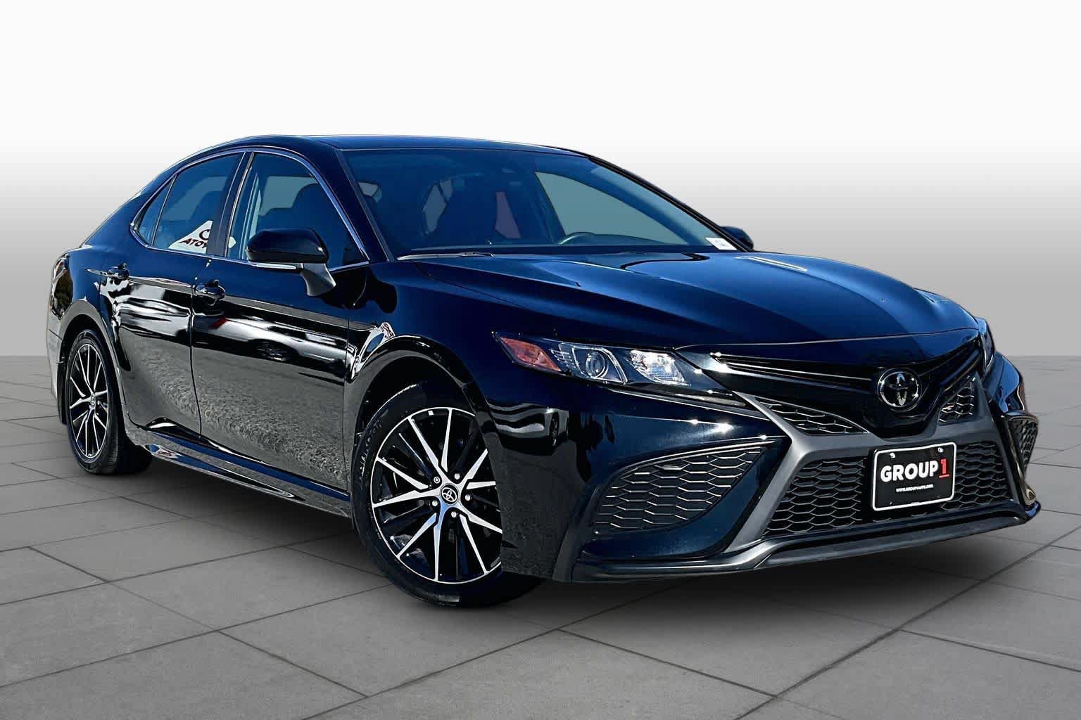 Used 2024 Toyota Camry SE w/ Cold Weather Package AWD/4WD image 3