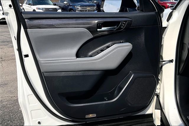 Used 2021 Toyota Highlander Limited image 20