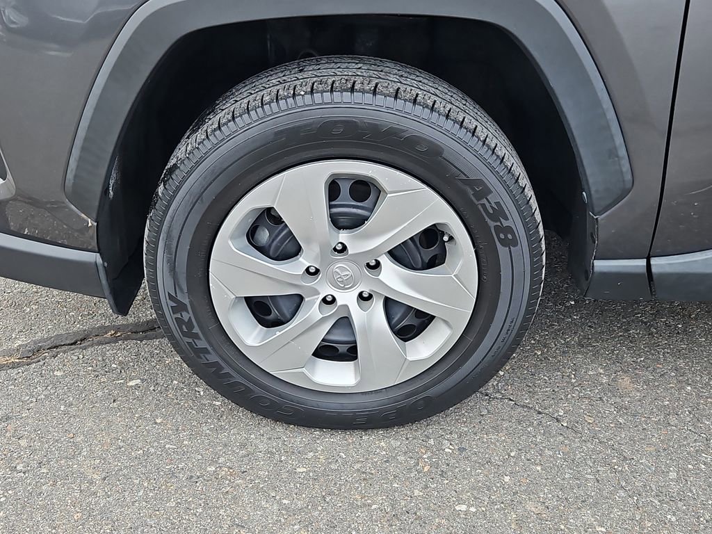 Used 2021 Toyota RAV4 LE image 7