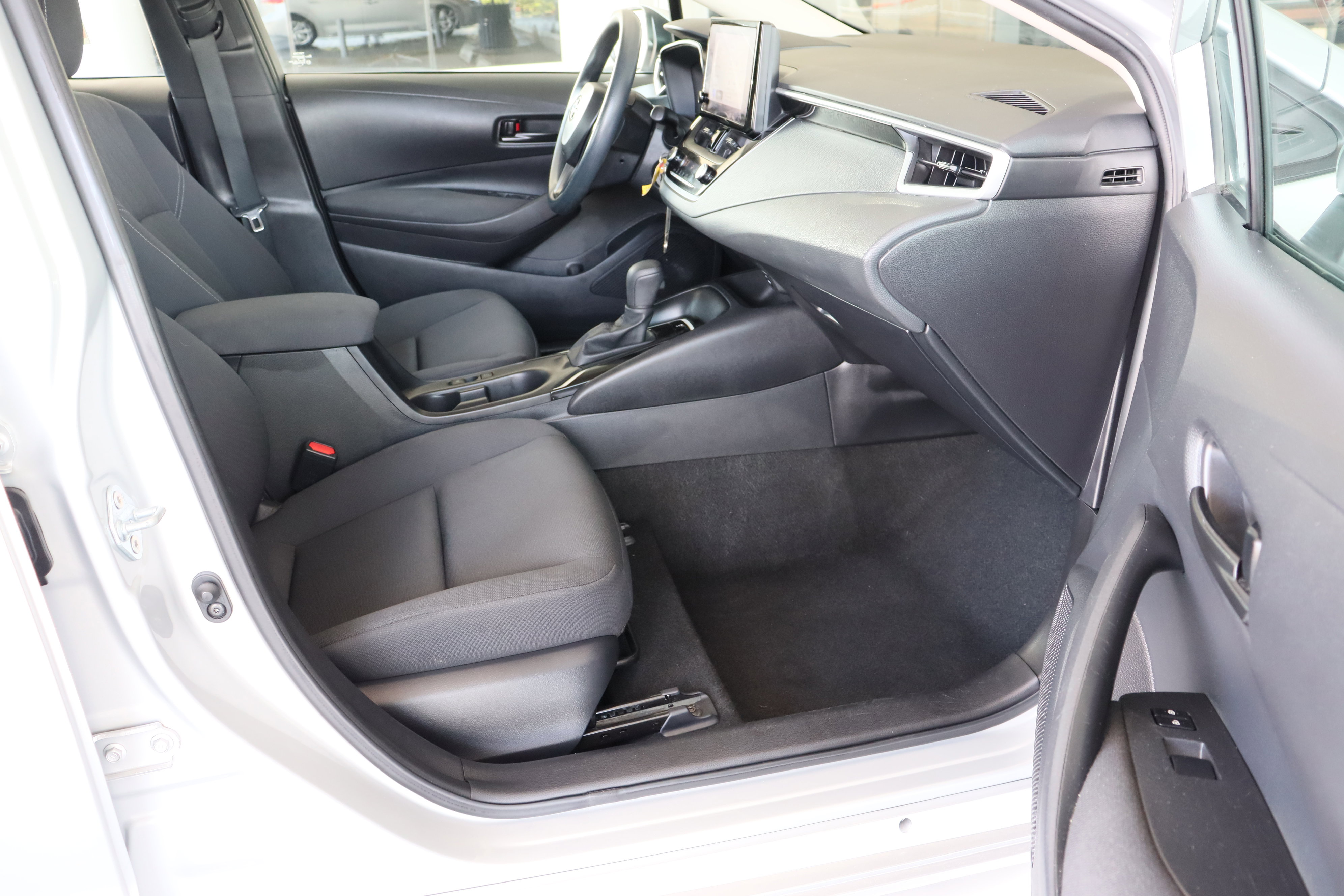 Used 2023 Toyota Corolla LE image 35
