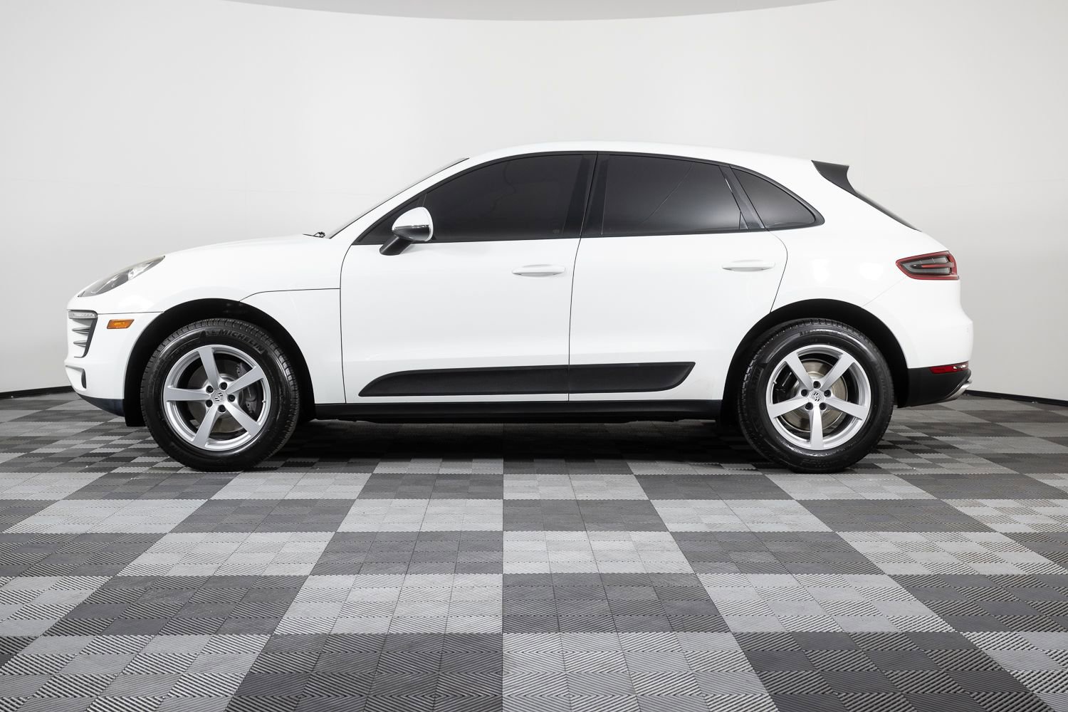 Used 2018 Porsche Macan image 3