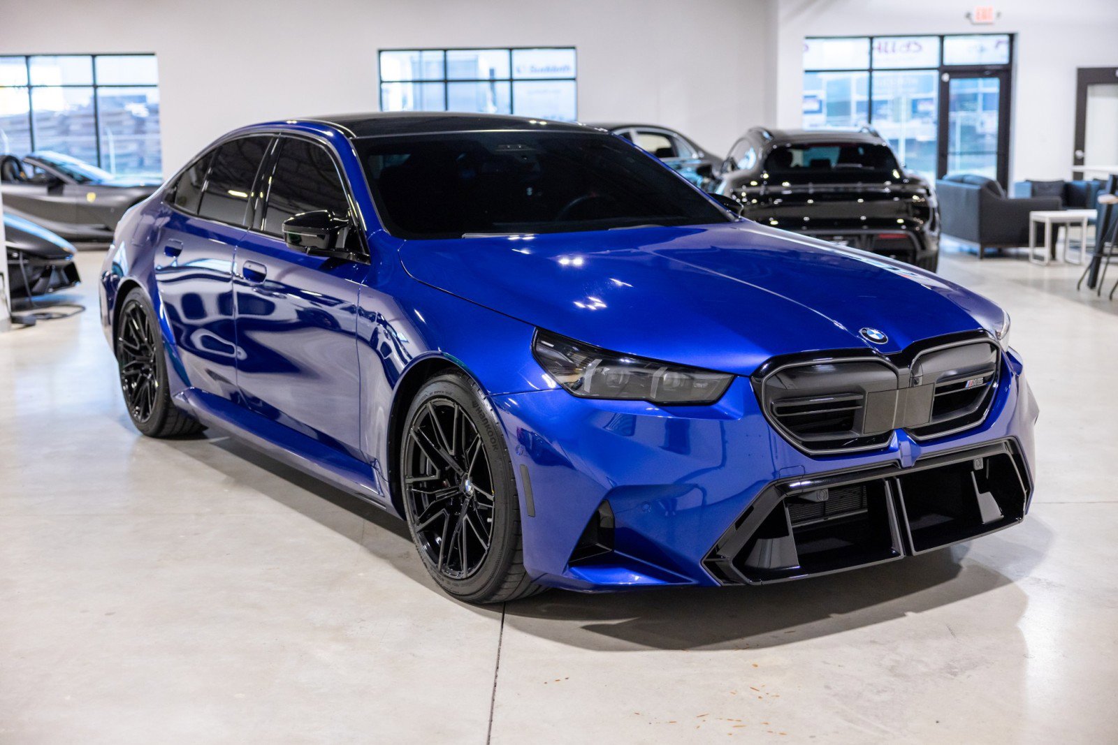 Used 2025 BMW M5 w/ Executive Package image 10