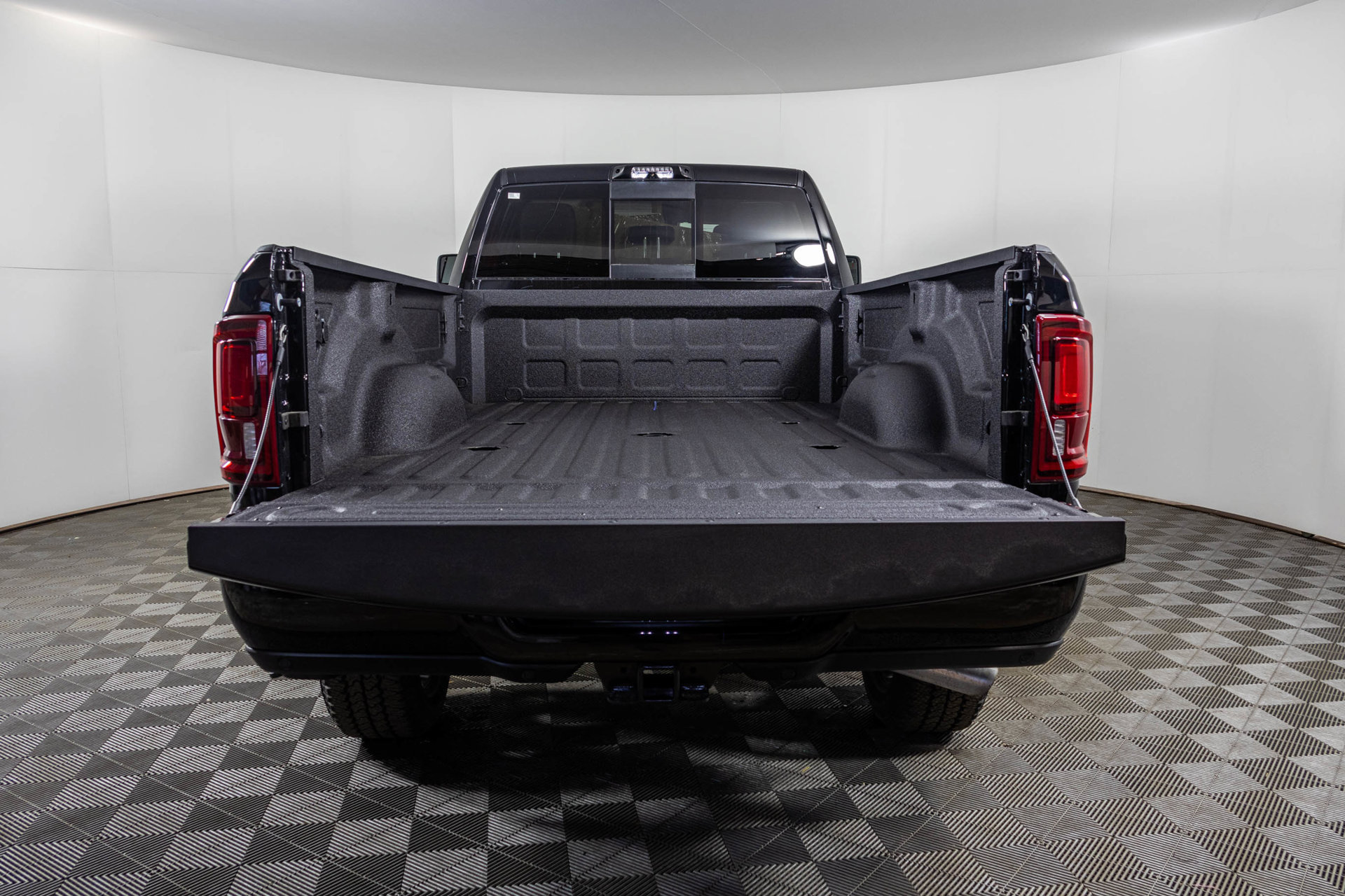 New 2026 RAM 3500 Laramie AWD/4WD image 47