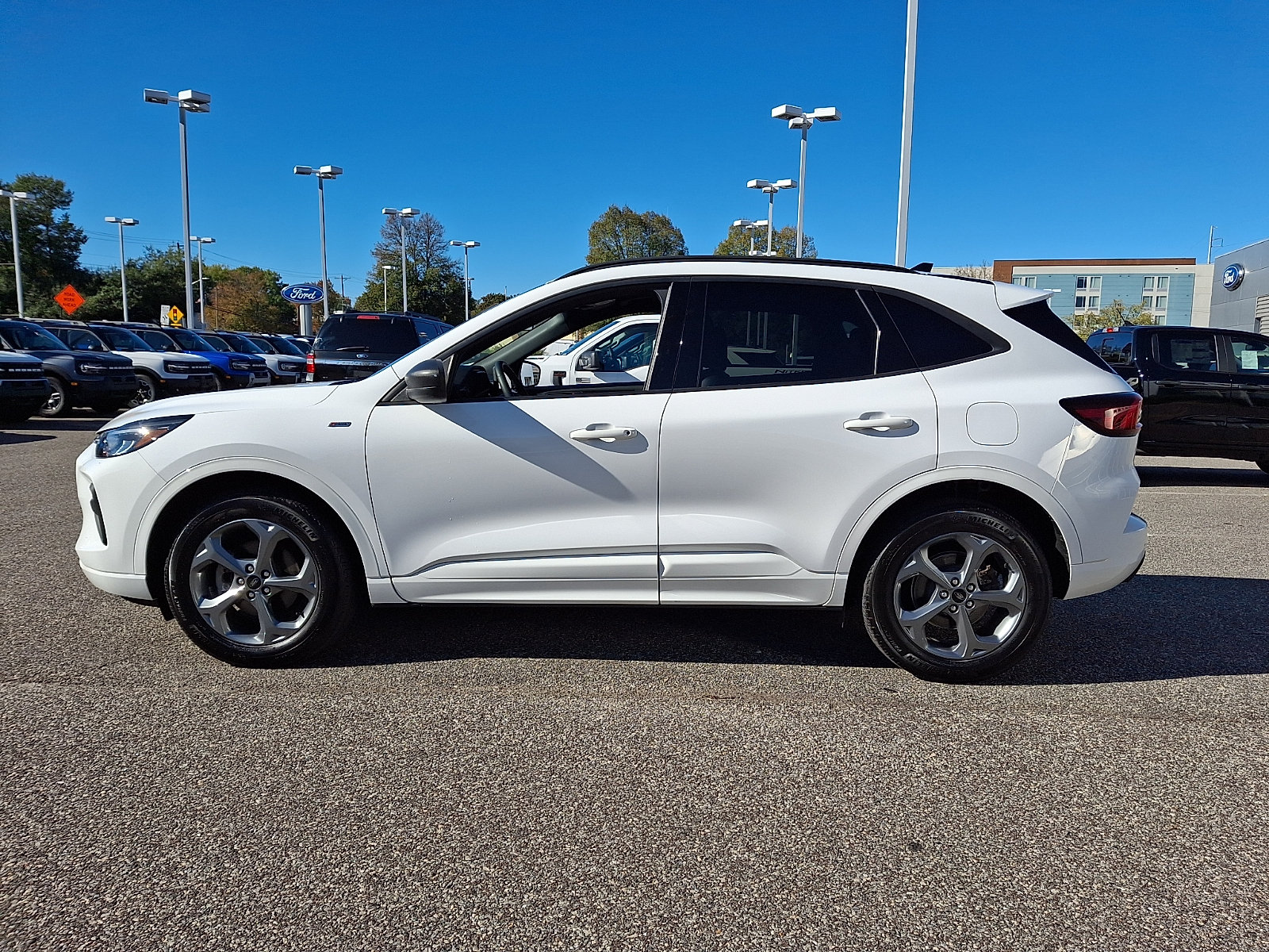 Used 2023 Ford Escape ST-Line w/ Tech Pack #1 AWD/4WD image 6