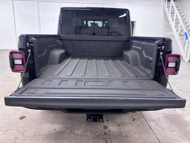 Used 2023 Jeep Gladiator Overland AWD/4WD image 26