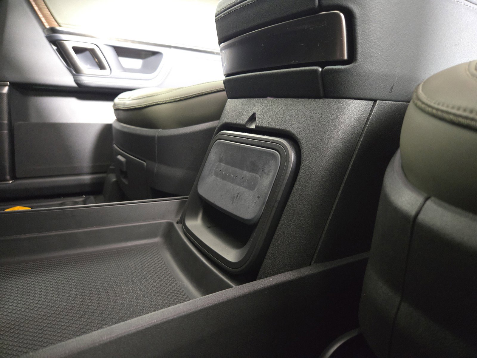 Used 2024 Rivian R1S Adventure AWD/4WD image 33