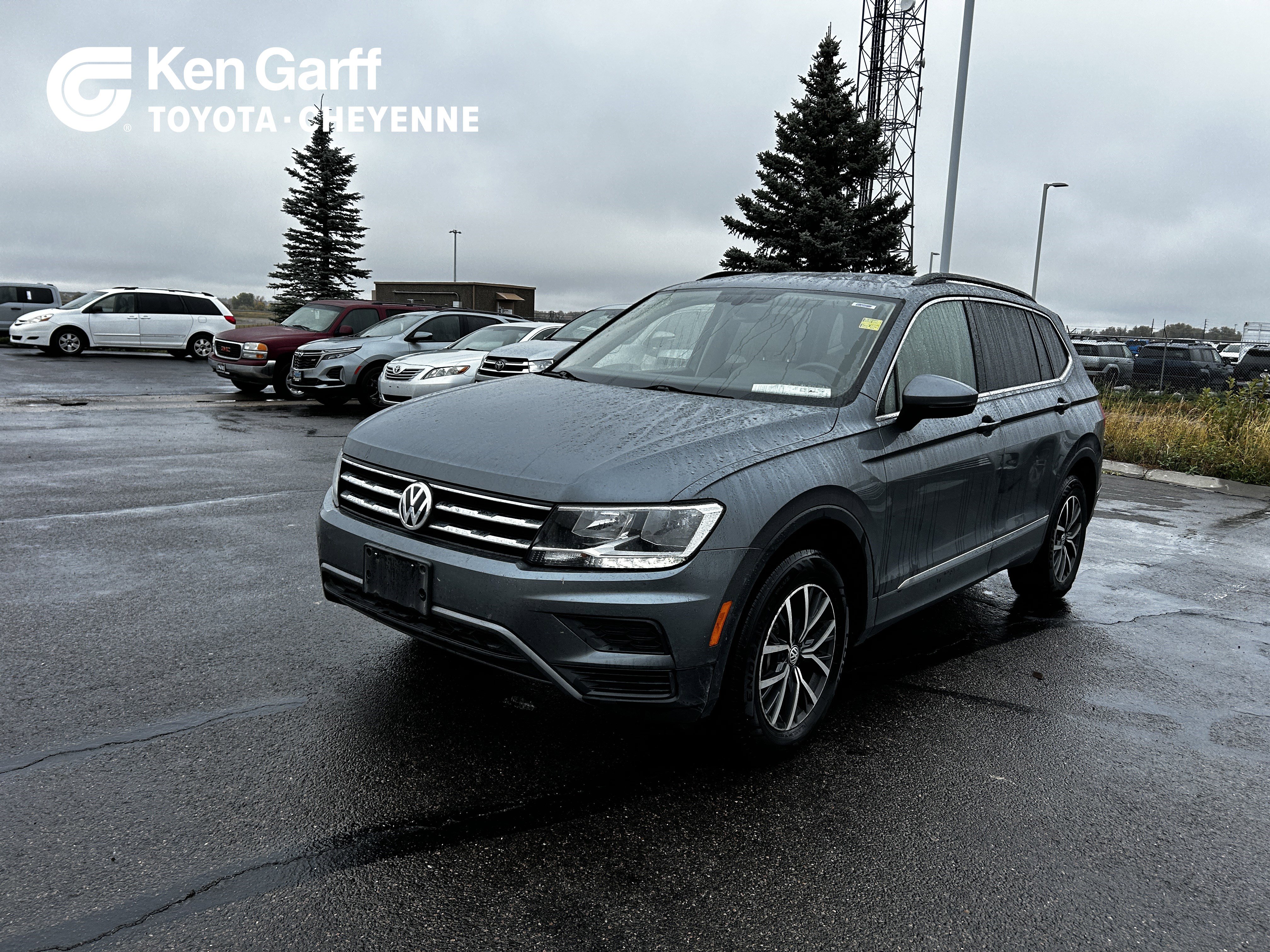 Used 2020 Volkswagen Tiguan SE image 1