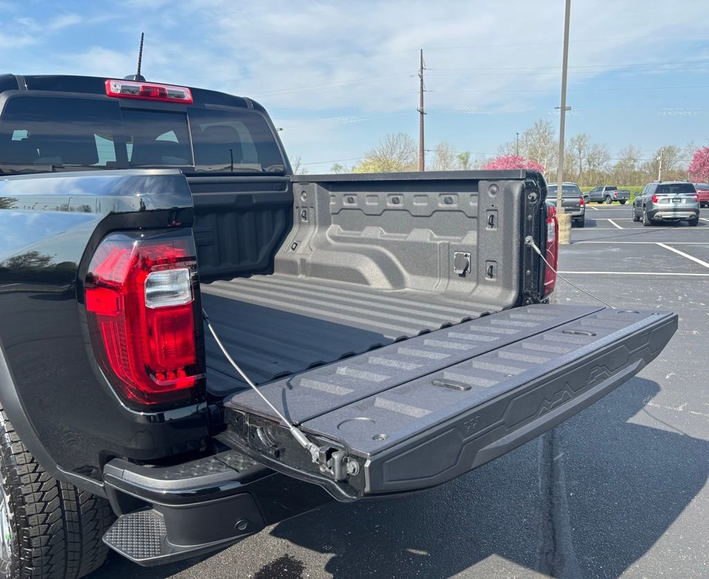 Used 2025 GMC Canyon Denali image 21