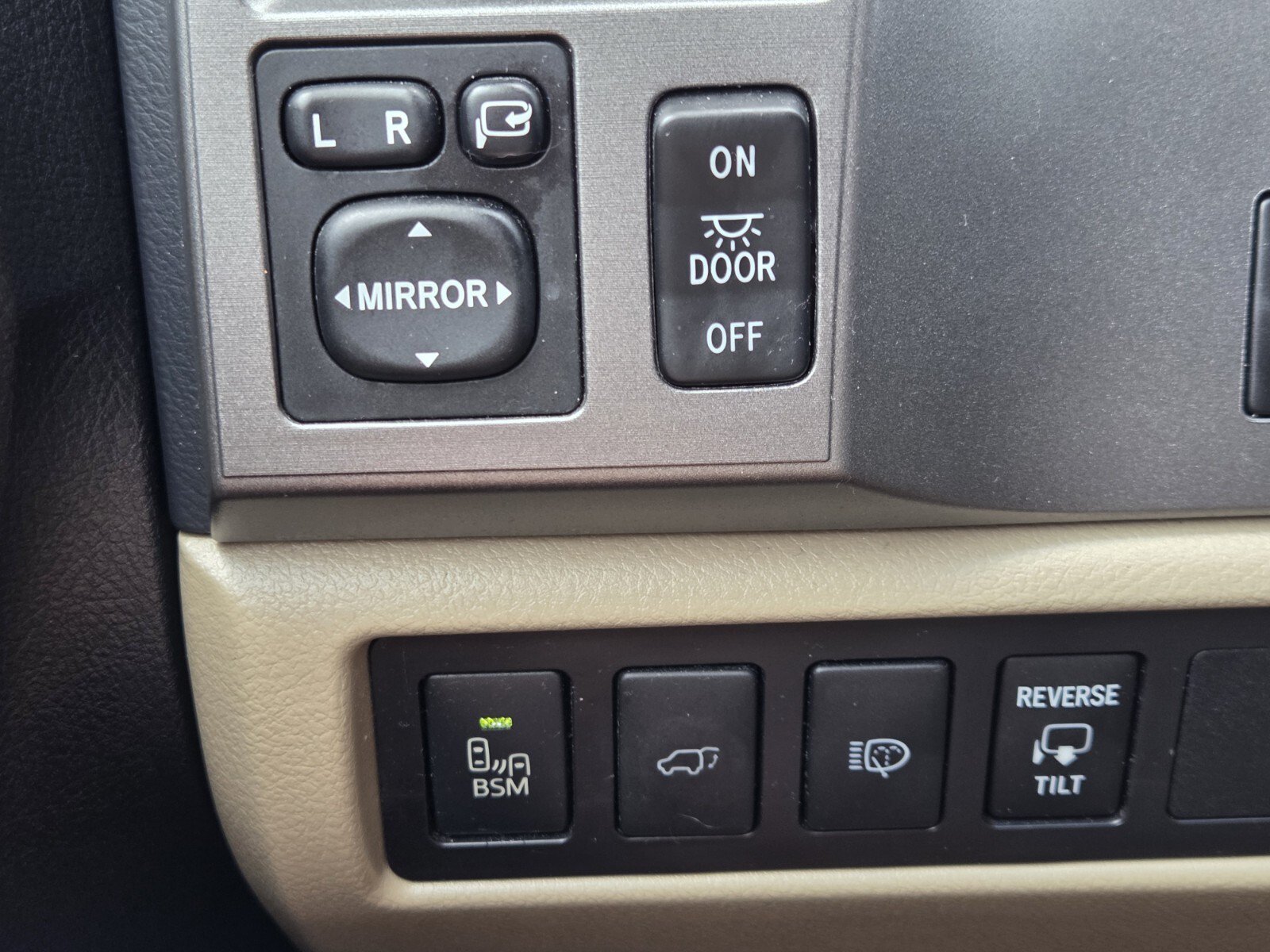 Used 2017 Toyota Sequoia Platinum AWD/4WD image 24