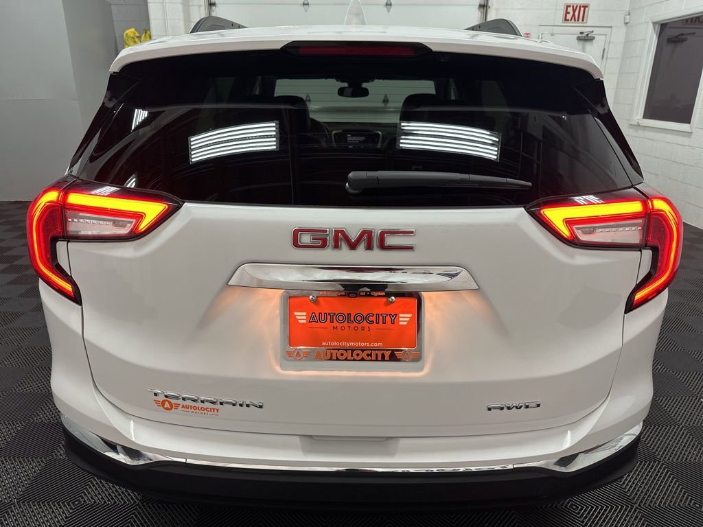 Used 2024 GMC Terrain SLT image 9