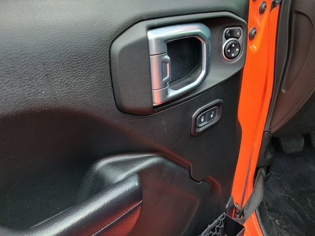 Used 2018 Jeep Wrangler Rubicon AWD/4WD image 14