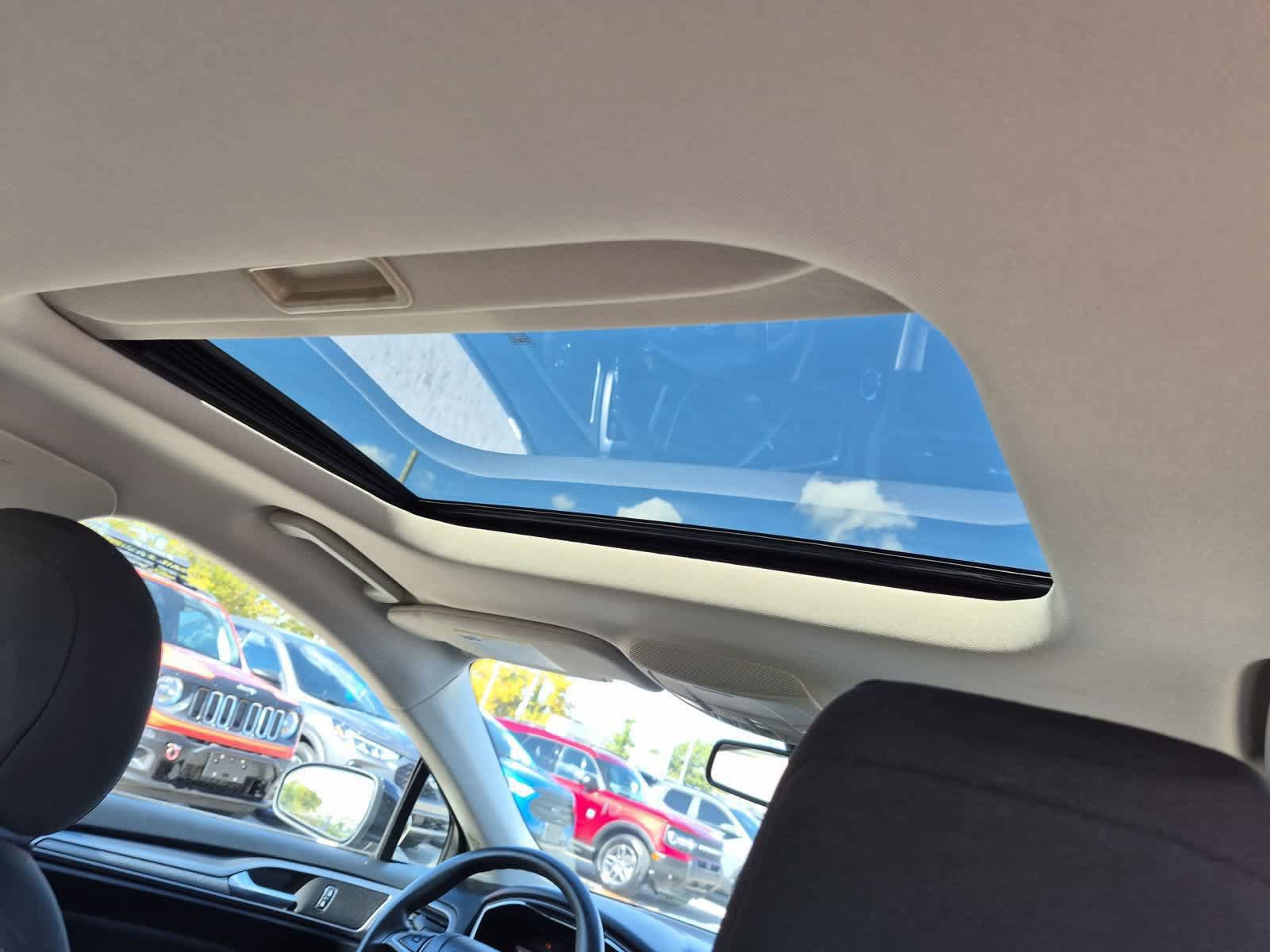 Used 2019 Ford Fusion SE FWD image 22
