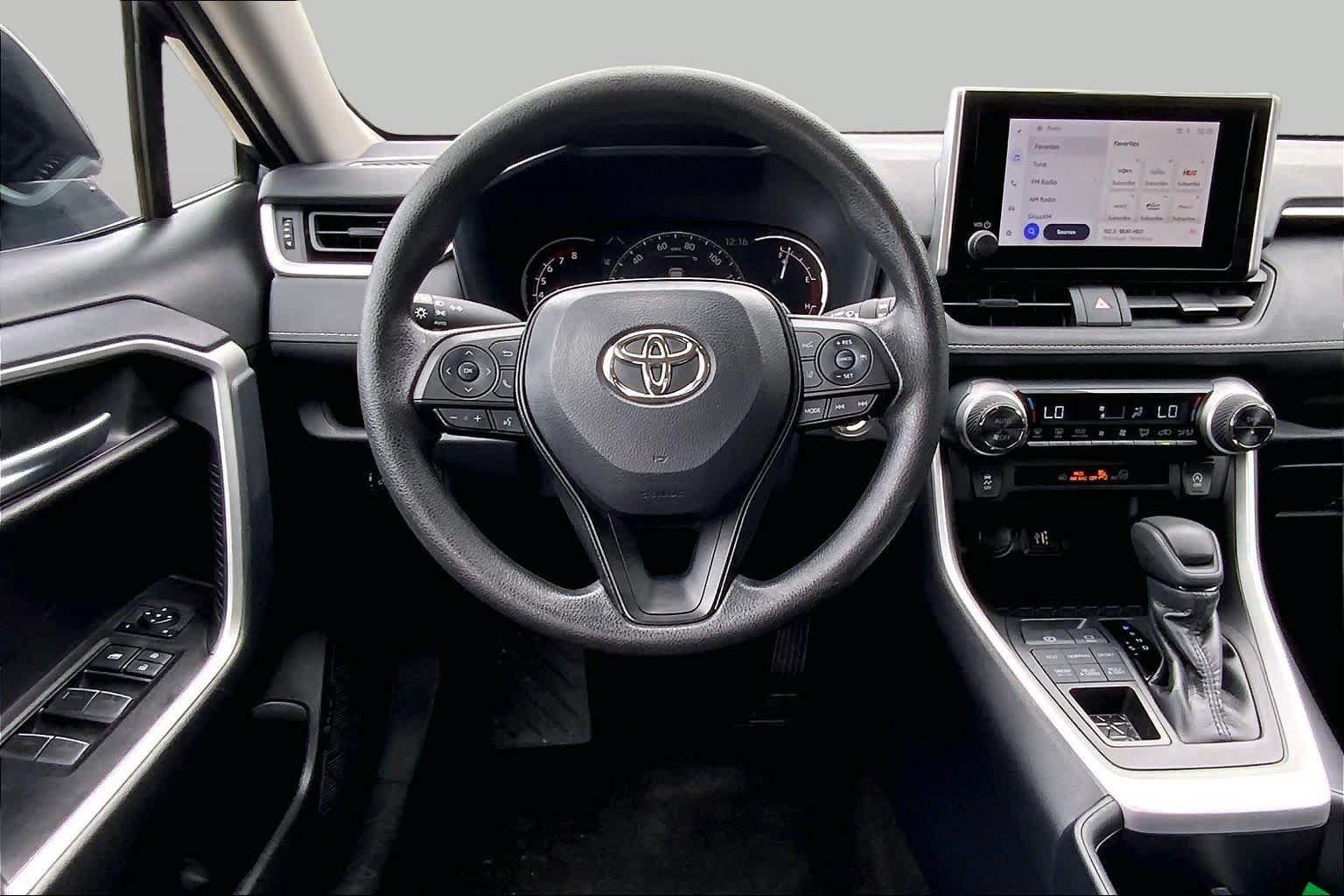 Used 2025 Toyota RAV4 XLE AWD/4WD image 6