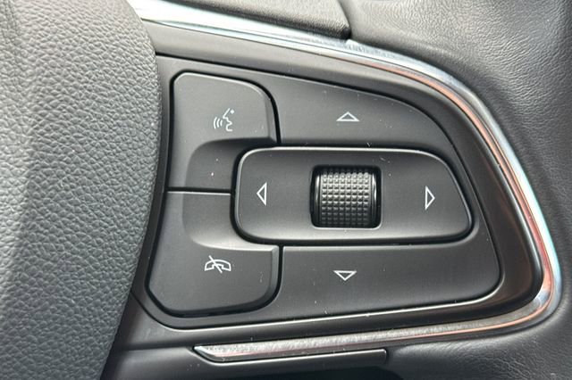 Used 2023 Buick Envision Essence AWD/4WD image 38